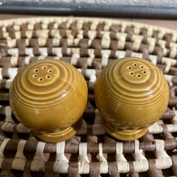 Vintage Fiestaware Ironstone Antique gold salt and pepper shaker set Fiesta 1970 - Picture 6 of 8